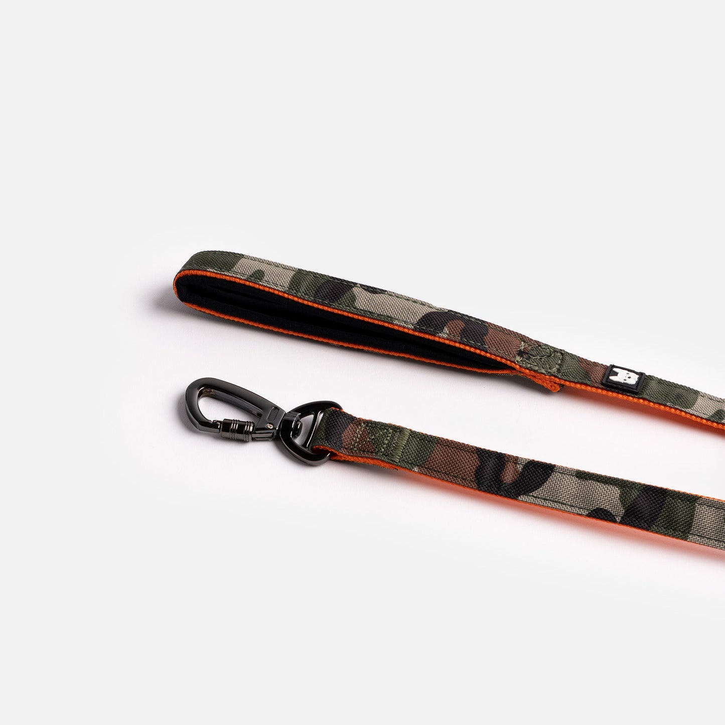 Camo Commander: The Paw-fect Poplin Leash for Stealth Walks